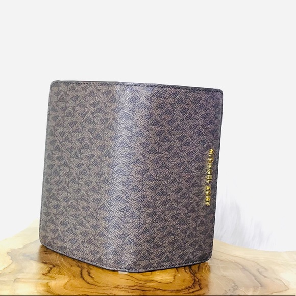 Michael Kors Jet Set Travel Slim Bifold Wallet - Picture 7 of 8